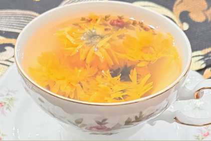 Bee Special Tea & Scone Gift Box